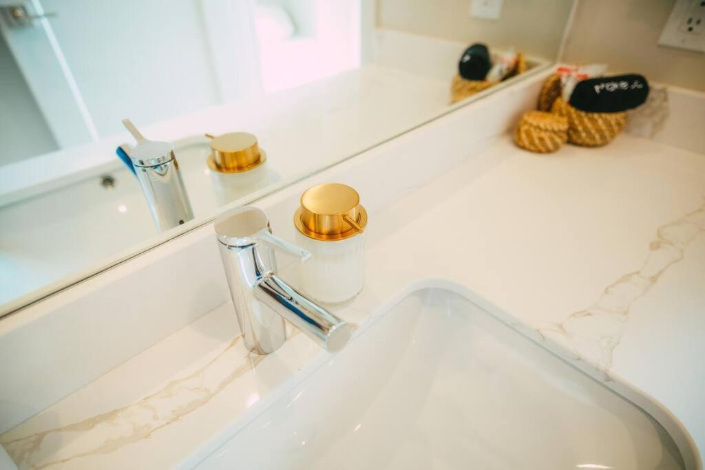 New Luxury 2Br Penthouse Apt In Central Halifax Extérieur photo