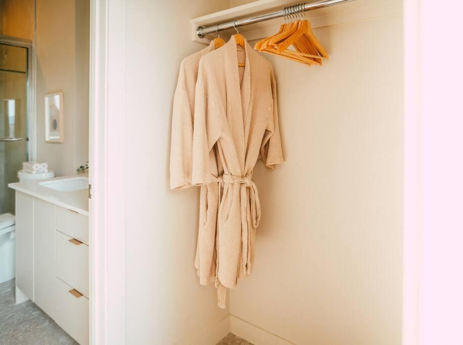 New Luxury 2Br Penthouse Apt In Central Halifax Extérieur photo