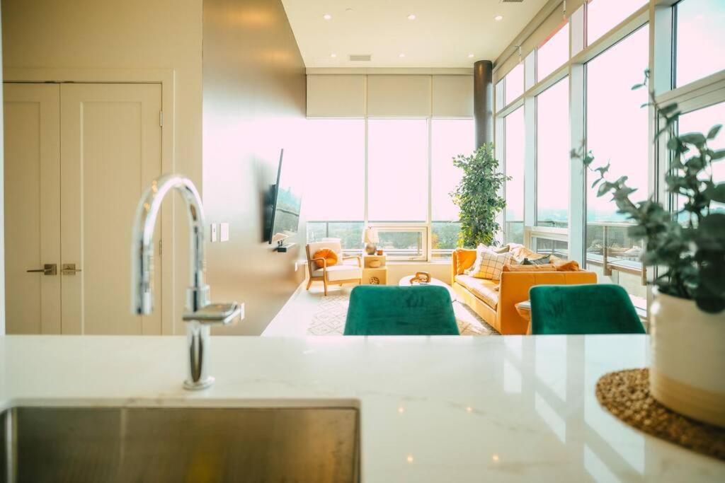 New Luxury 2Br Penthouse Apt In Central Halifax Extérieur photo