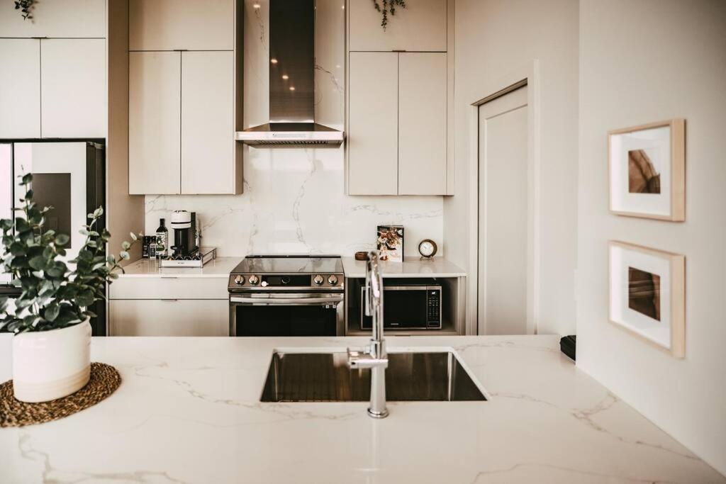 New Luxury 2Br Penthouse Apt In Central Halifax Extérieur photo